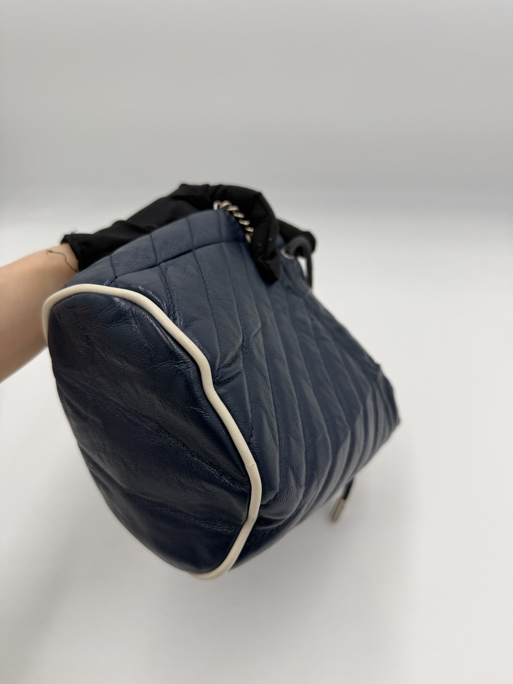 Gucci Drawstring Chain Shoulder - Picture 8 of 10